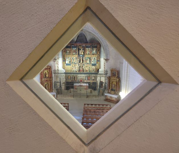 AltaR iglesia de San Saturnino Artajo a