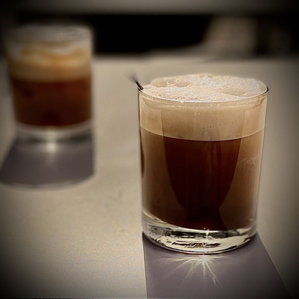 Dos cafés por favor