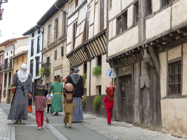 Los gigantes y cabezudos de Bergara.