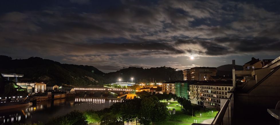 Luna de agosto desde zumaia 