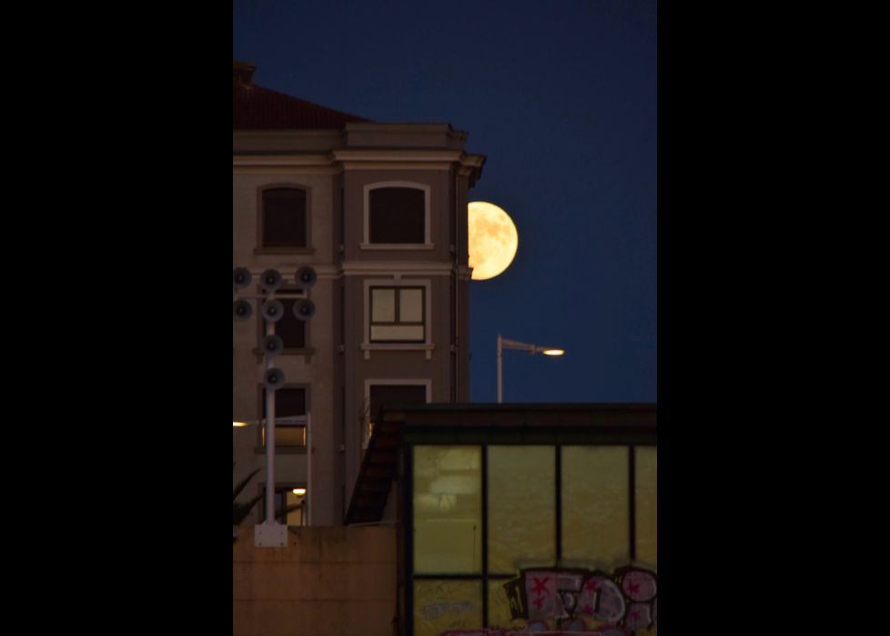 La luna nos mira.