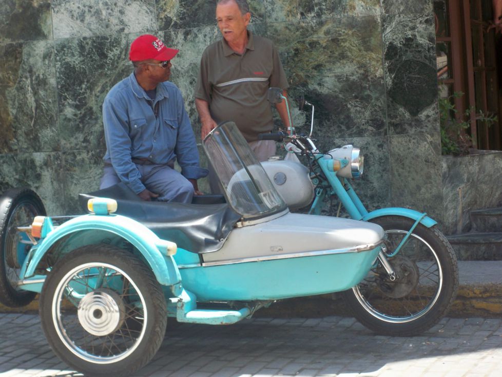 Moto con sidecar.