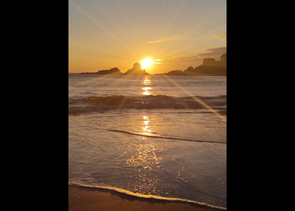 Ondarroako hondartzatik egunsentia