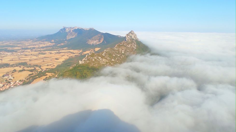 Por encima de la niebla