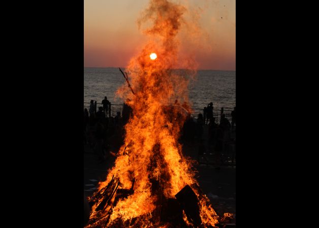 San Juan sua/Hoguera de San Juan