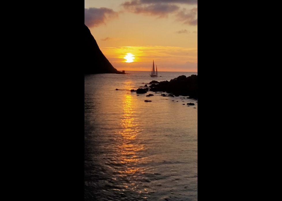 EL SOL GUARDA SILENCIO