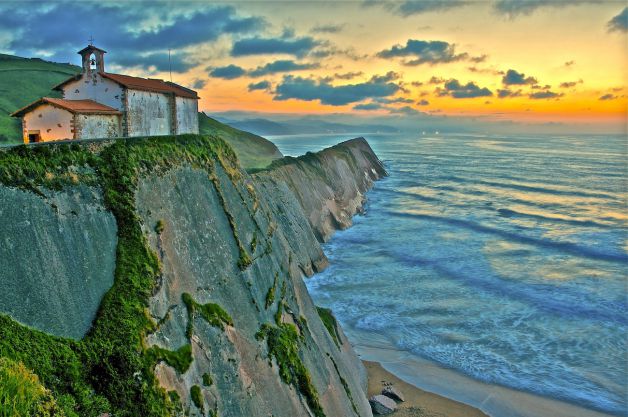 Zumaia ( Al Atardecer )