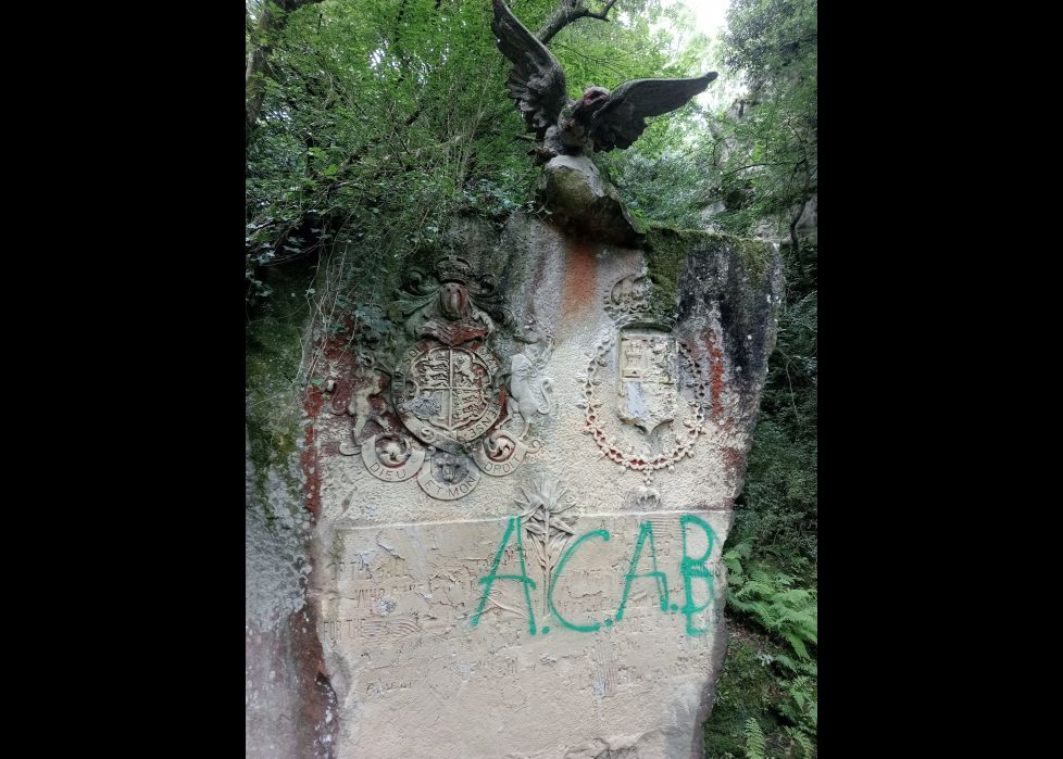 EL AGUILA DEL CEMENTERIO DE LOS INGLESES EN URGULL