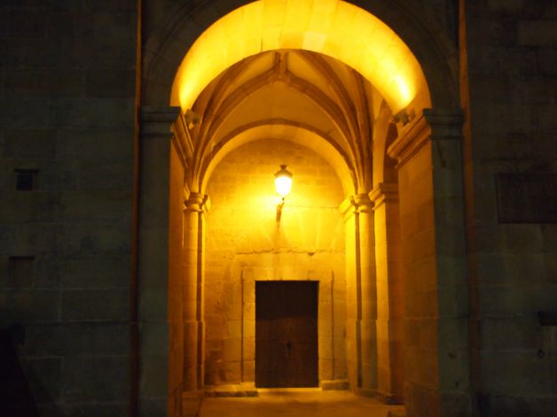 Entrada a la iglesia