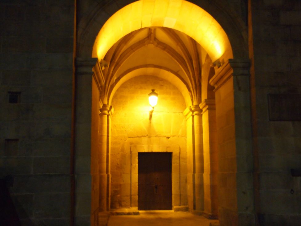 Entrada a la iglesia