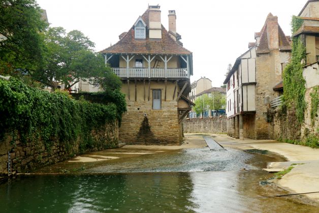 Esperando suban las aguas