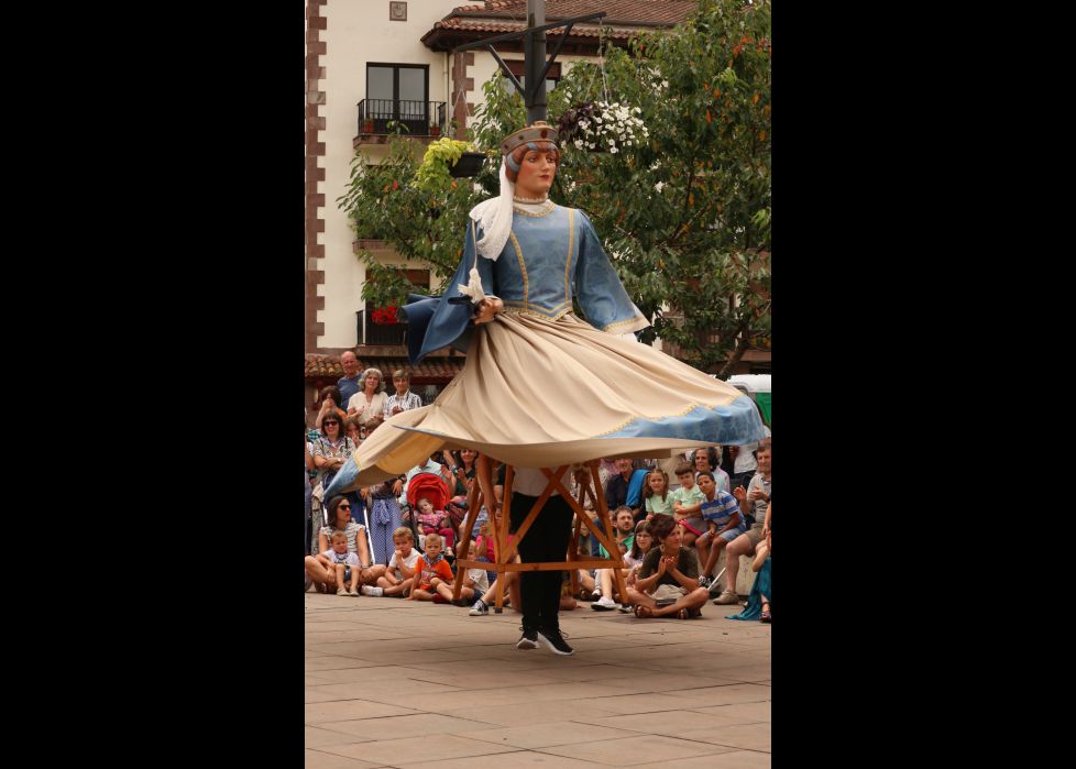 GIGANTES Y CABEZUDOS