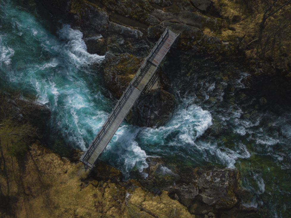 Rio noruego a vista de dron