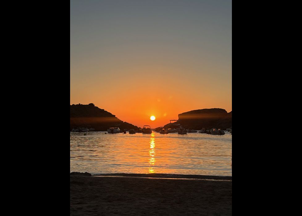 El sol se despide en Cala Vedella