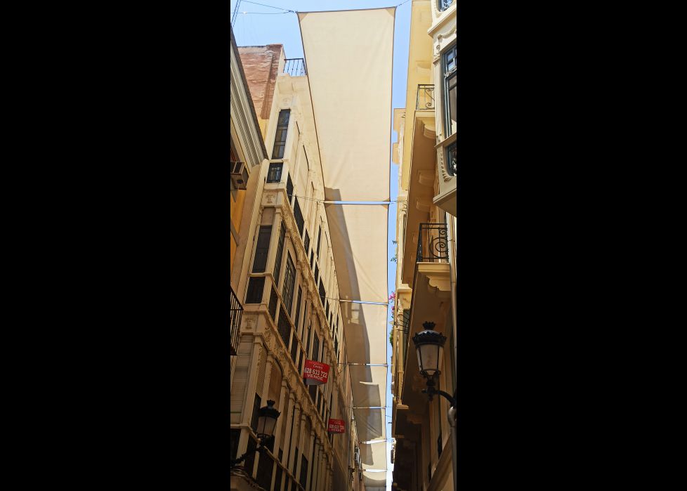 Toldos sobre el cielo.