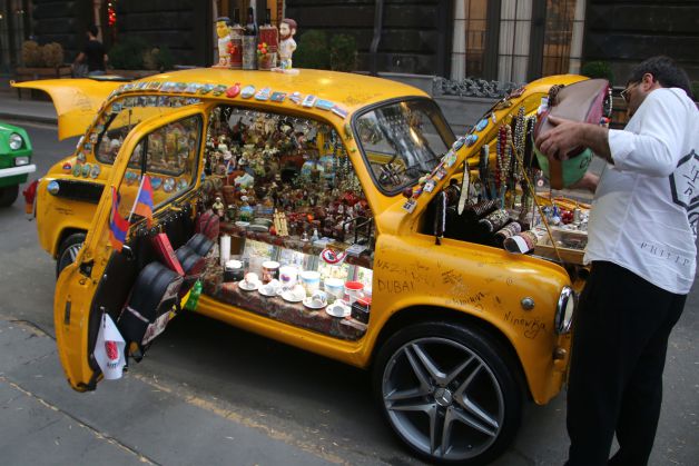 Venta callejera en Erevan, 