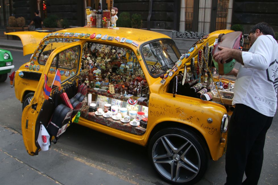 Venta callejera en Erevan,