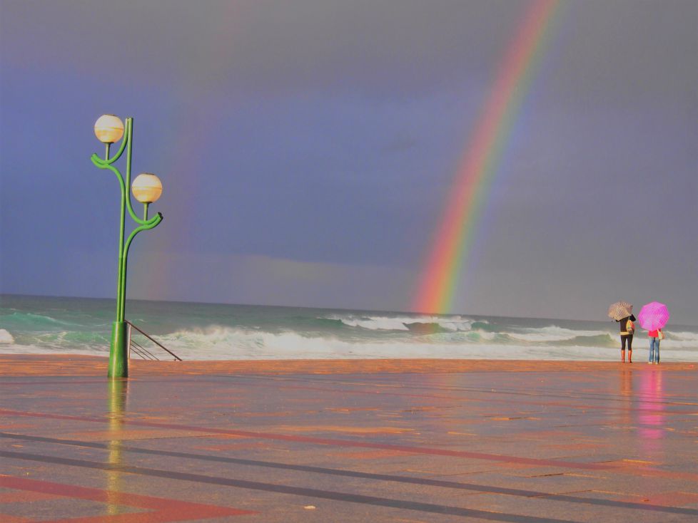 Arco iris en la playa de Zarautz.