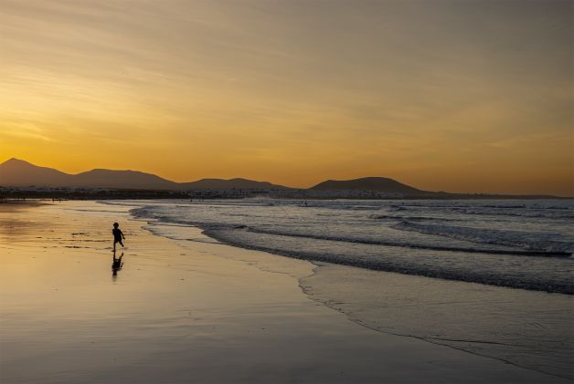 Escapando de la ola.