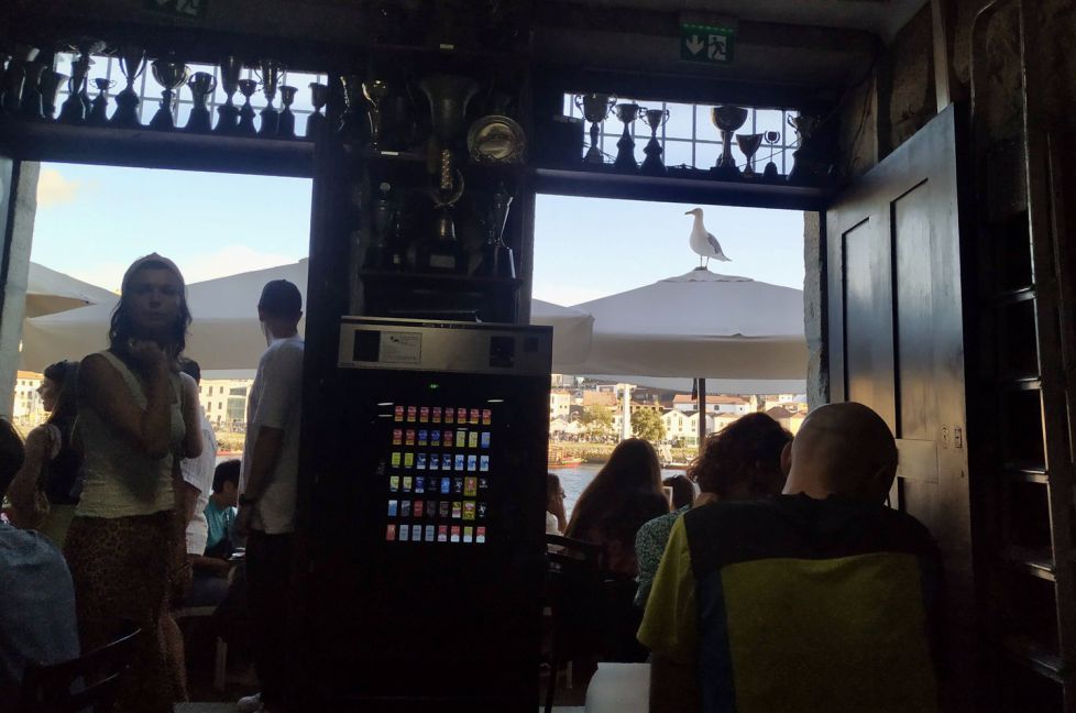 ESPERANDO SU TURNO ??