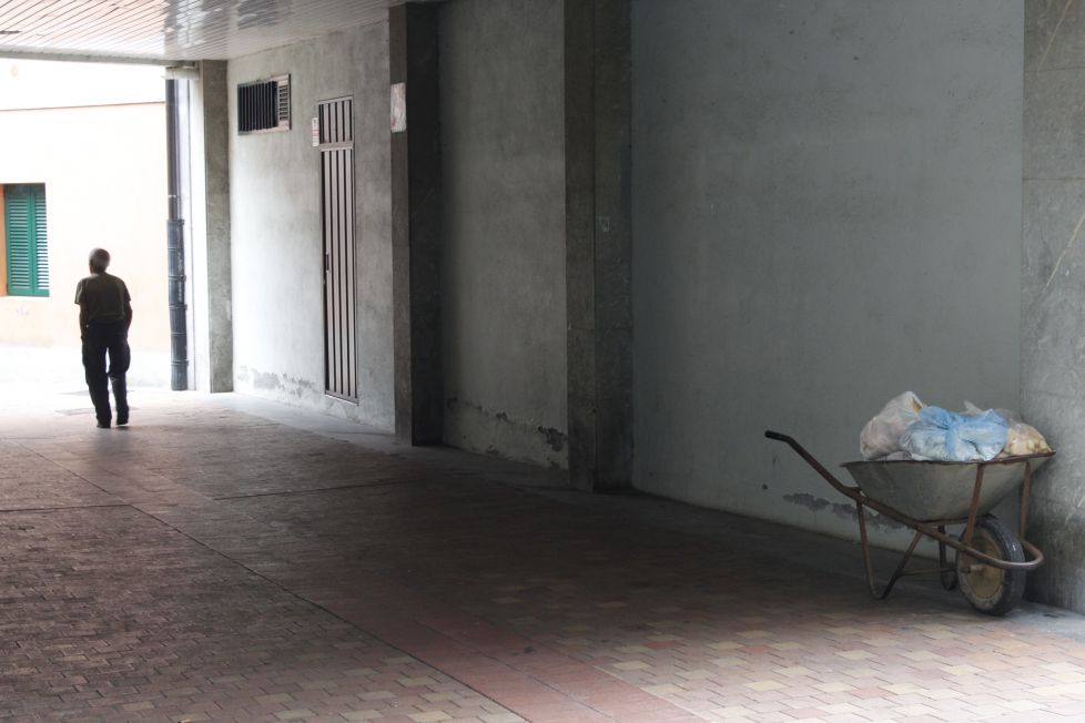 El hombre y su carretilla.