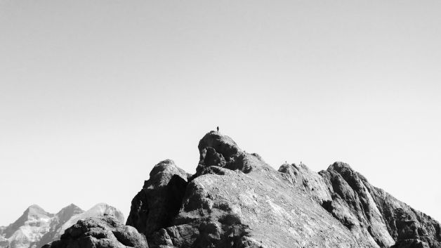 El hombre de la cima