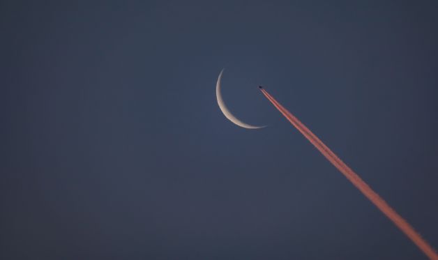 La luna y el avión