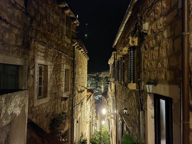 NOCHE HÚMEDA EN DALMACIA