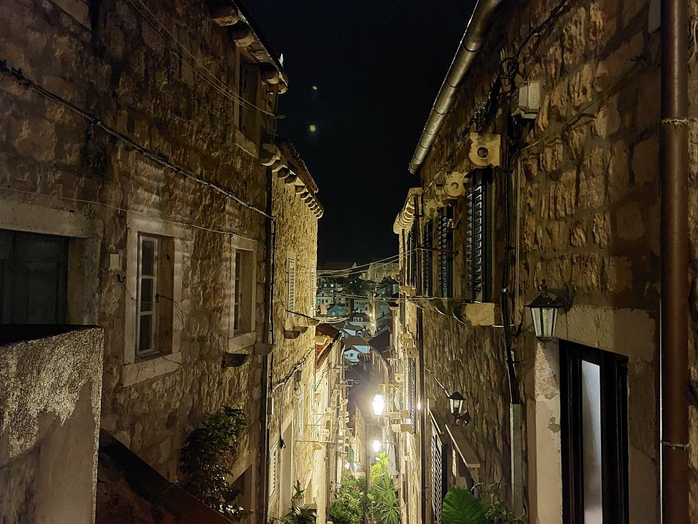 NOCHE HÚMEDA EN DALMACIA