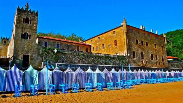 Playa de Zarautz y el Palacio de Narros