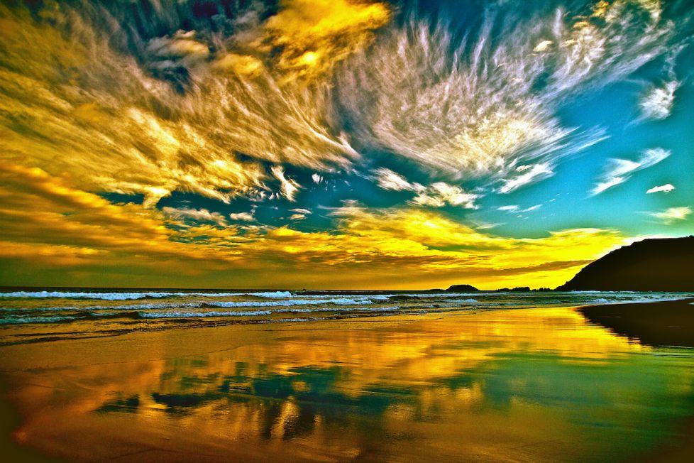 Reflejos al amanecer en la playa de Zarautz