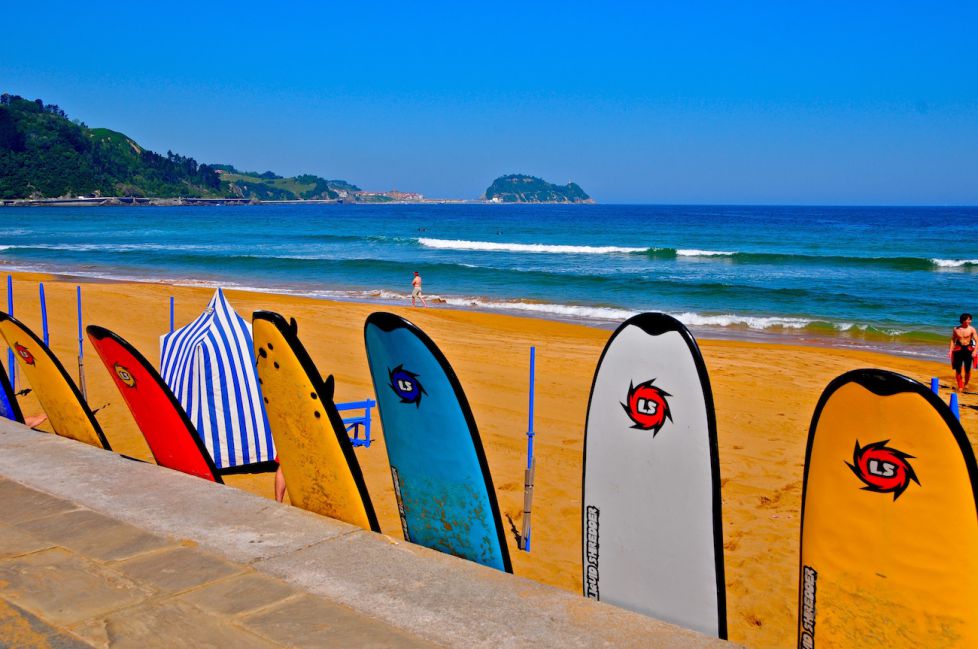 Tablas de surf en la playa de Zarautz