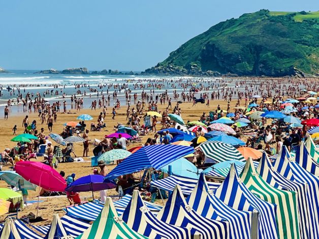A tope la playa de Zarautz 