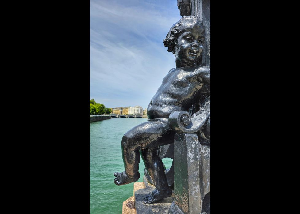 Uno de los \"txikis\" del puente