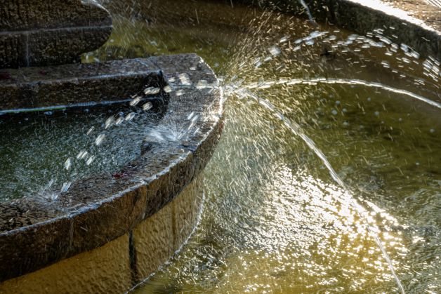 Chispas de agua y luz