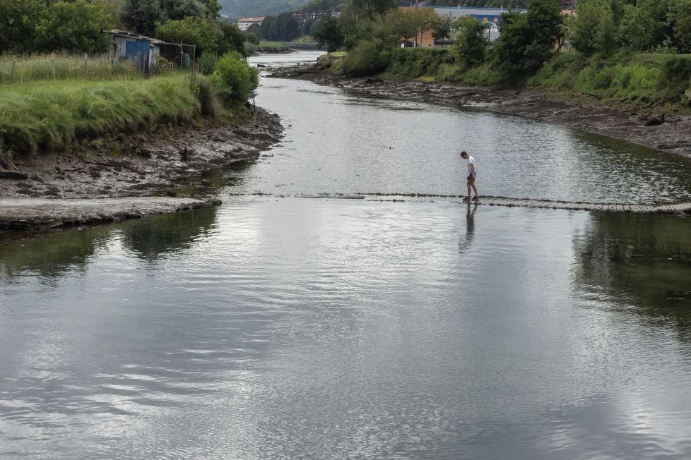 Cruzando el Bidasoa