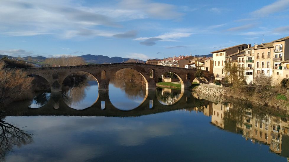 Puente la Reina. Gares