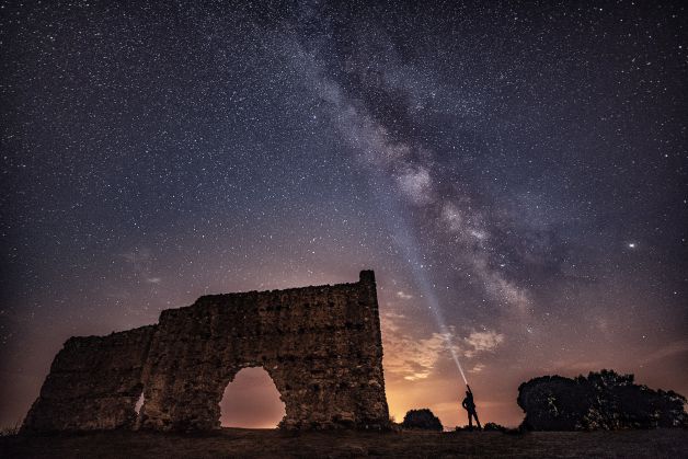 QUE TIENE LA NOCHE ?