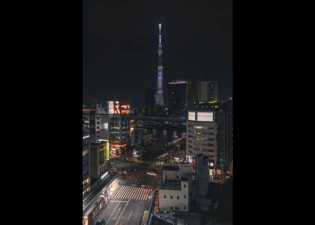 Vista nocturna del SkyTree de Tokyo