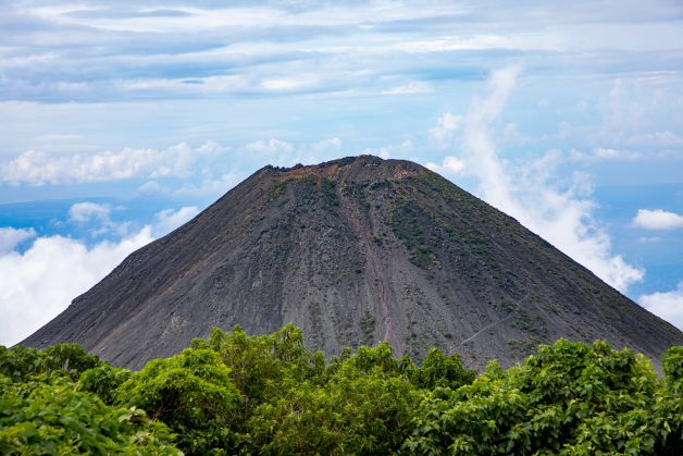 Amanecer entre Volcanes