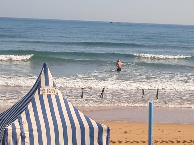 Baño en la playa de Zarautz.