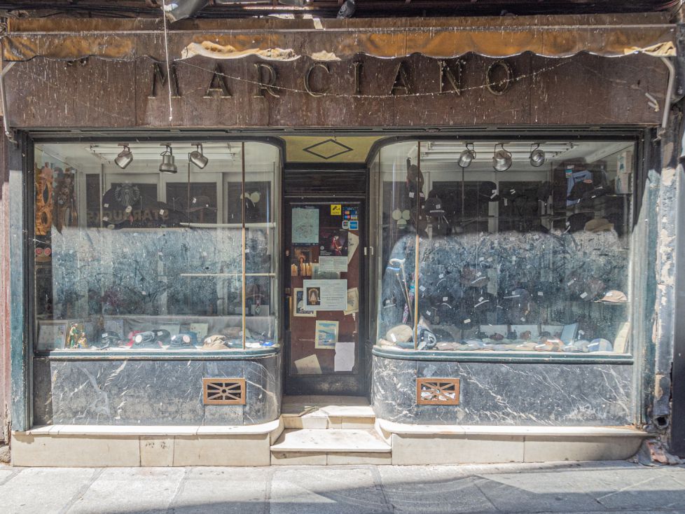 Boutique \\\"Marciano\\\".
