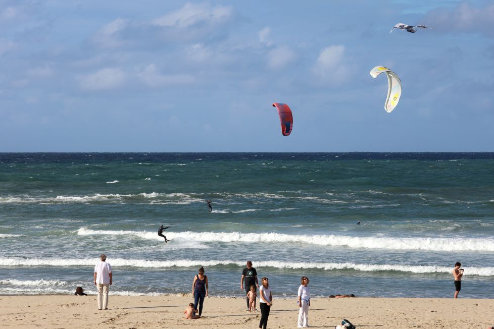 Disfrutando de la playa y el viento