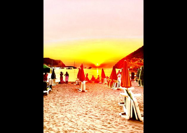 Donde el sol abraza al mar