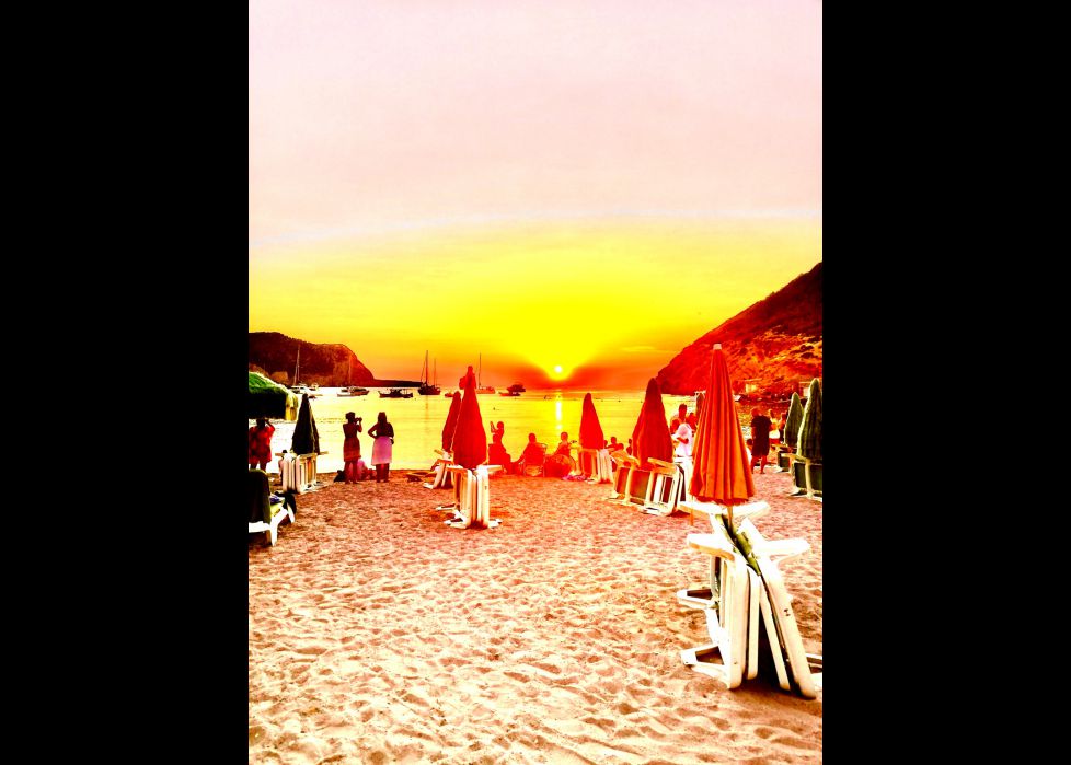 Donde el sol abraza al mar