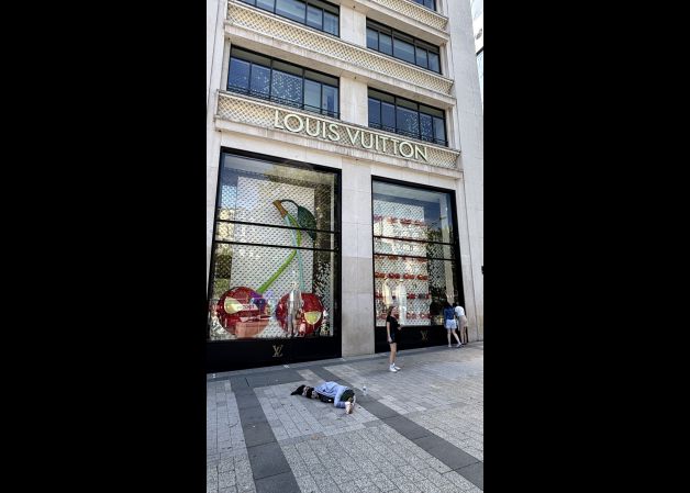 Dos mundos, una acera