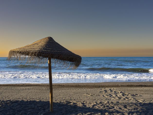 A LA ESPERA DEL TURISTA - BENDITA SOMBRILLA