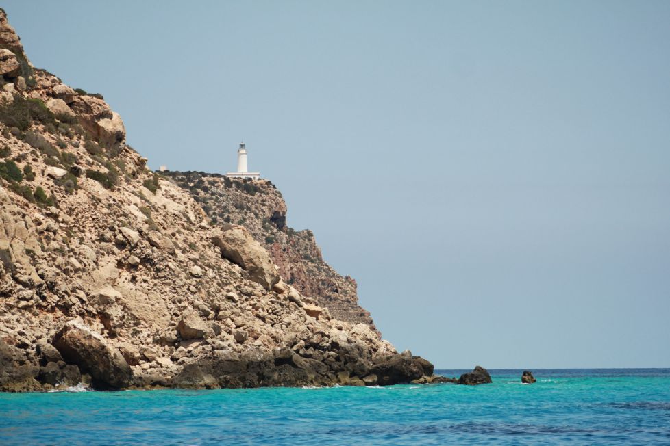 El faro de las aguas turquesas