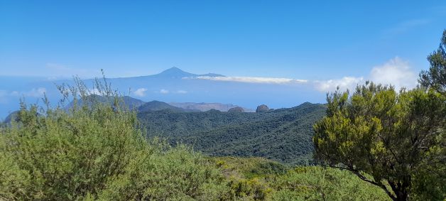 Hodeien artean, Teide magikoa