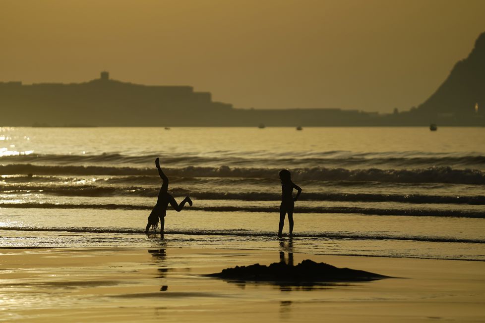 Jugando Frente al Mar